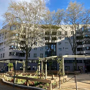 Junior Avec Balcon , Lyon France